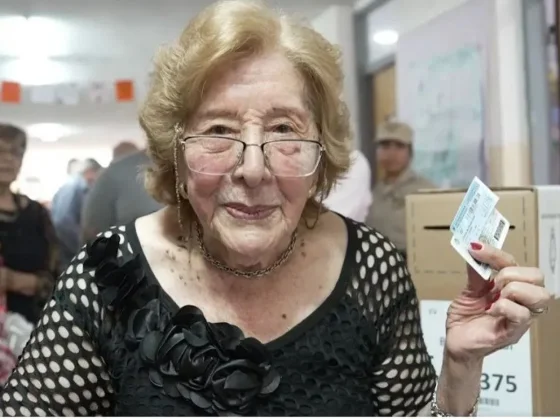 Tiene 104 años, logró que la reincorporaran al padrón y fue a votar: “Cumpliré con mi deber hasta el final”