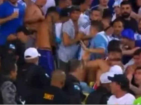 La policía de Río de Janeiro reprimió a los hinchas de Argentina y Messi decidió retirar el equipo de la cancha