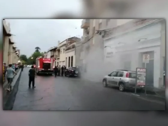 Se incendió un edificio a metros de la Central de Policía