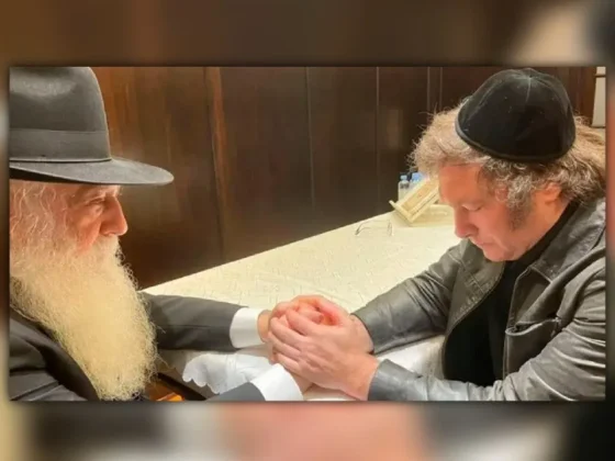 Javier Milei asistió a una ceremonia judía y recibió la bendición de un reconocido rabino