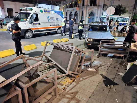 PASEO GÜEMES: Conductor perdió el control y atropelló a cuatro turistas
