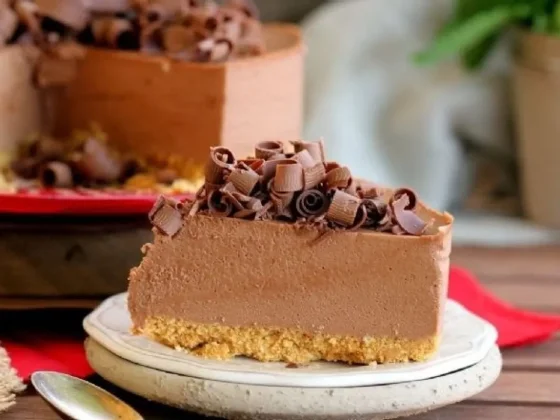 Torta fría de chocolate sin horno y en pocos pasos: la receta ideal para el calor