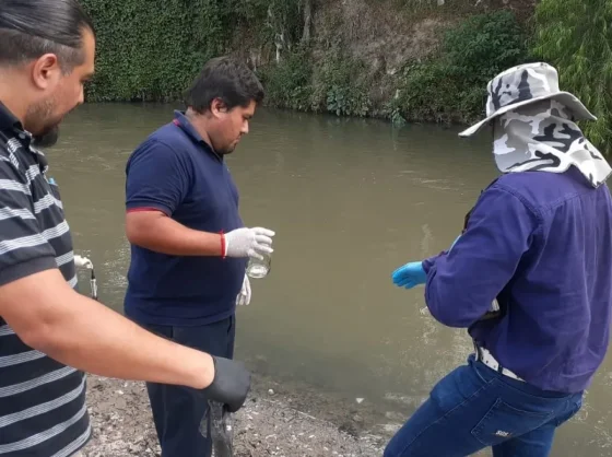 La Municipalidad participó de la toma muestras del Río Arenales