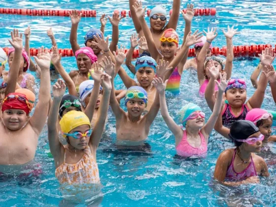La Municipalidad realizó la muestra anual de natación de niños y adolescentes