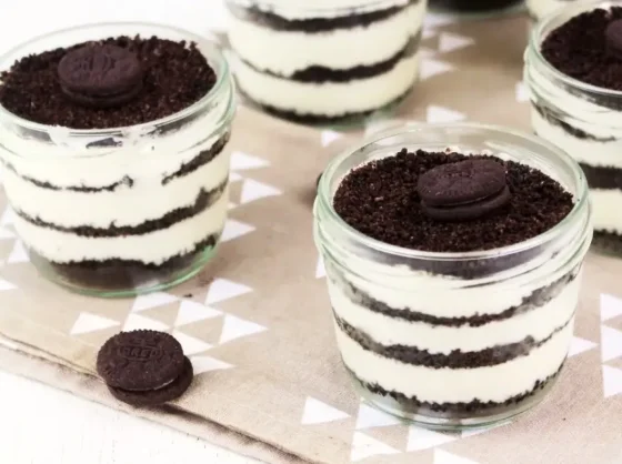 La receta rápida y económica para hacer postre Oreo en vasitos en 4 simples pasos