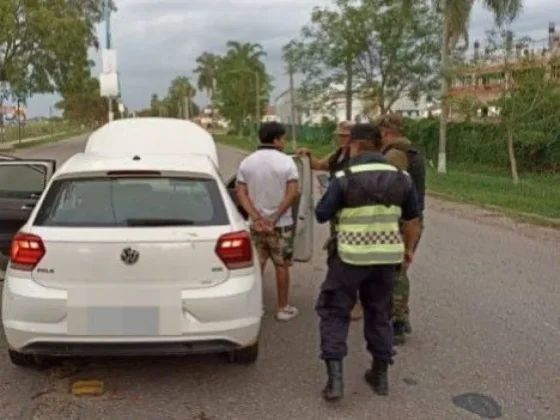 Secuestran un auto “mellizo” y detienen al conductor por tener pedido de captura