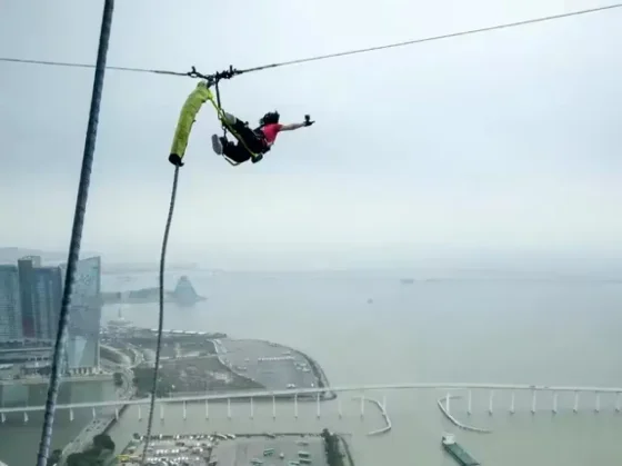 Un turista de 56 años pagó 350 dólares para hacer el salto en bungee más alto del mundo y murió