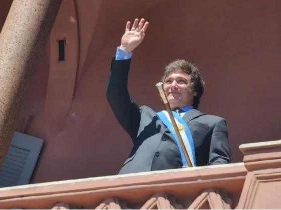 Cómo fueron los primeros minutos de Milei en la Casa Rosada y cómo empieza el lunes la gestión del nuevo presidente