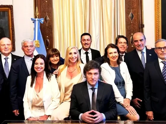 Javier Milei les tomó juramento a sus ministros