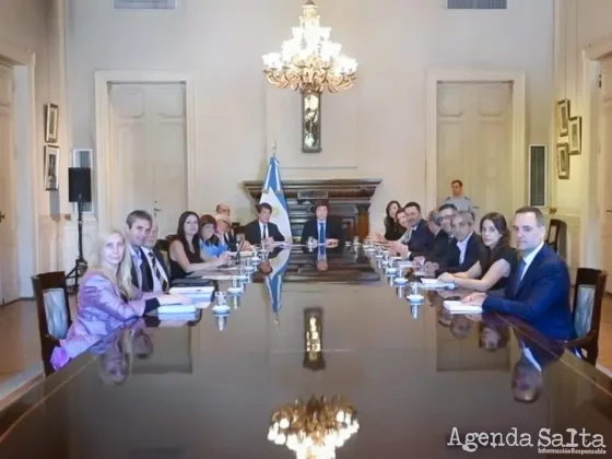 El Gobierno revisará contratos y exigirá presencialidad total a empleados públicos