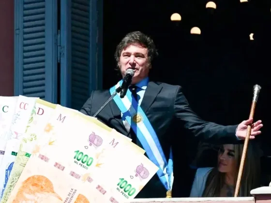 El Gobierno evalúa pagar un bono de fin de año