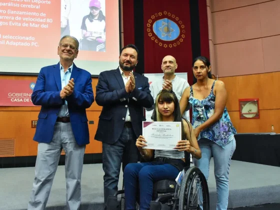 Remsa entregó 11 becas deportivas