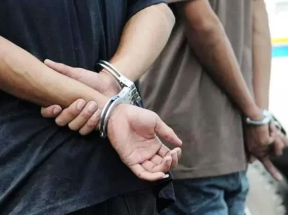 Dos chorros fueron detenidos por robar una motocicleta