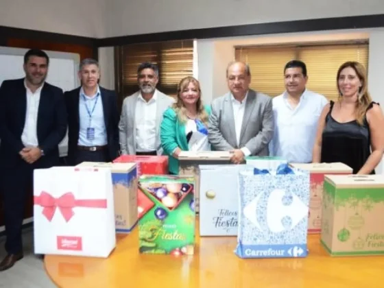 El Gobierno de Salta firmó un convenio con cuatro empresas para congelar los precios de la canasta navideña