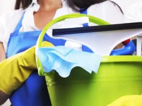 Empleada doméstica: la desregulación laboral alivia de un costo clave a la familia