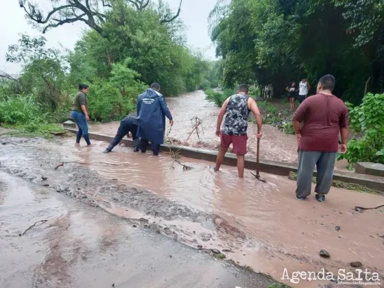 Asisten a familias afectadas por inclemencias climáticas en Salta