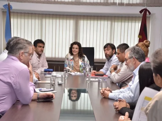 Salta: la ministro Cristina Fiore recibió a gremios docentes por paritarias