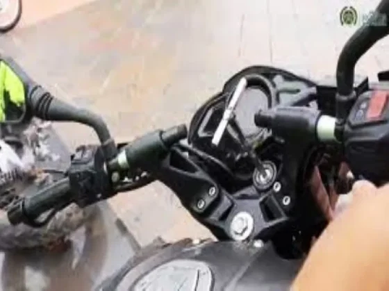 Una mujer y tres menores acusados del robo de una motocicleta