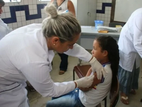 Salud recuerda que desde enero se aplica una dosis única de la vacuna contra el Virus de Papiloma Humano
