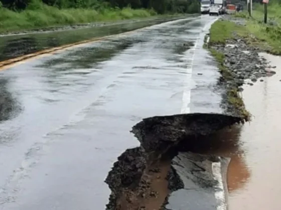 Las lluvias  dejaron graves destrozos en una importante ruta de Salta