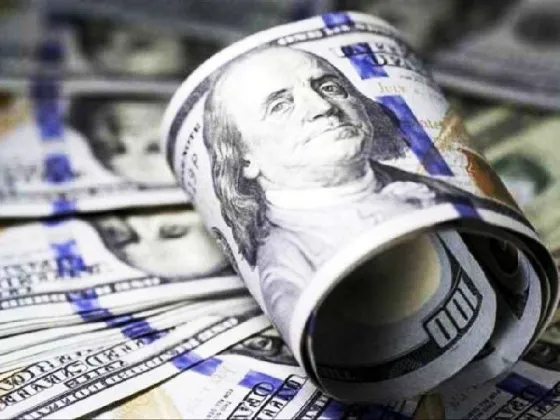 Dólar blue quiebra un récord histórico y cierra a 232 pesos