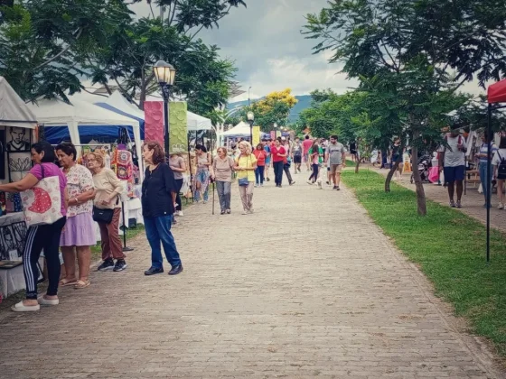 Exitosa feria de emprendedores en el Parque Bicentenario