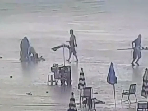 Un rayo mató a una mujer y dejó siete heridos en una playa