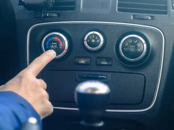 El botón secreto del auto que hay que accionar para ahorrar nafta cuando se usa el aire
