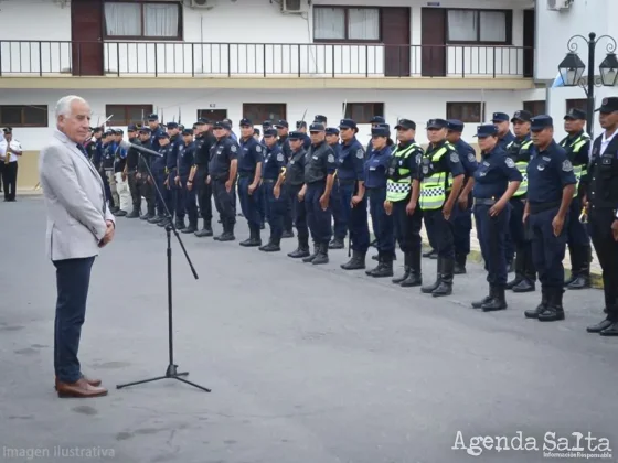 Policías salteños recibieron un reconocimiento por sus años de labor en la institución