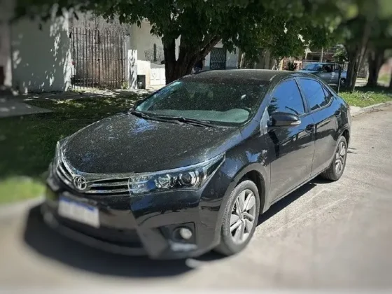 El Toyota Corolla en el que se movilizaban los delincuentes fue encontrado esta tarde.