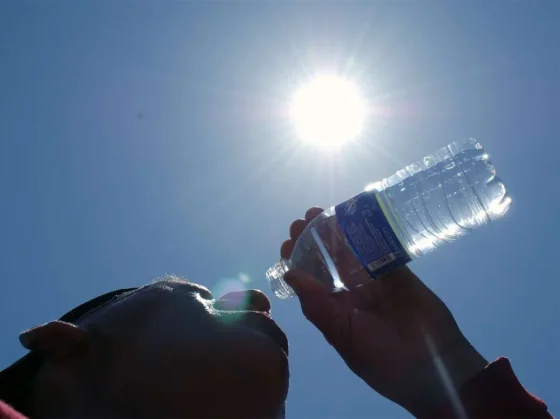 ALERTA: el calor excesivo puede provocar deshidratación y afectar la salud