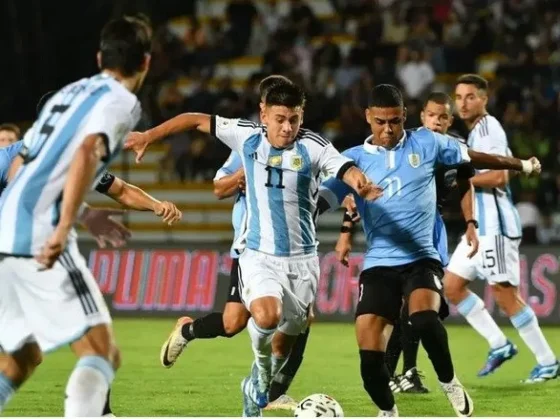Argentina igualó 3-3 ante Uruguay y finalizó como líder del Grupo B
