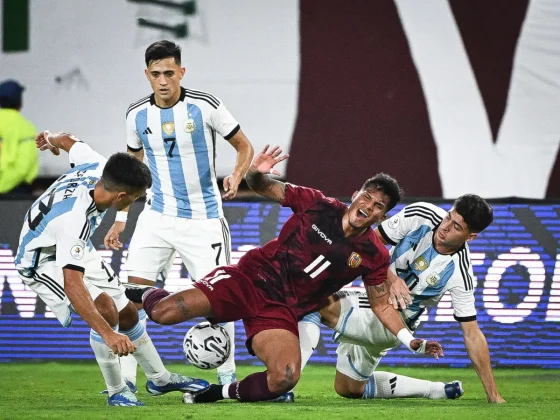 La Selección Argentina igualó ante Venezuela, en un polémico final