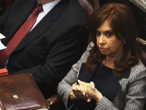 Cristina Kirchner se cruzó con Luis Naidenoff y mandó a sentar a un legislador oficialista