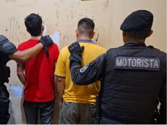 La policía demoró a cinco hombres bajo la modalidad motochorros