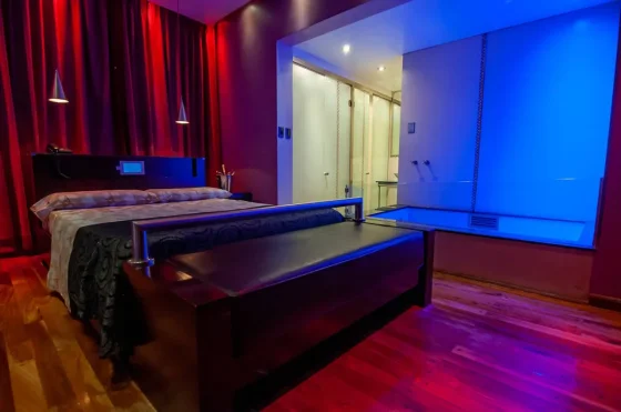 Momentos de terror en un telo salteño: un policía ingreso por la fuerza a un motel en donde estaba su ex