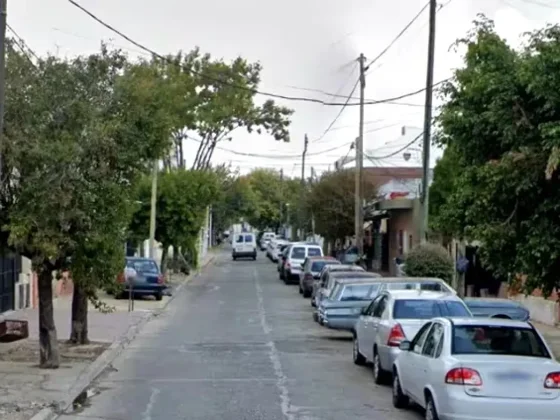 Un policía mató a un presunto delincuente que quiso robarle durante una entradera