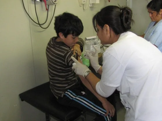 Qué vacunas deben recibir los niños y niñas al ingreso escolar