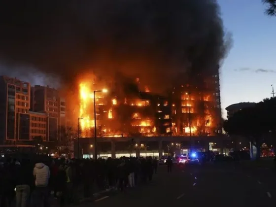 Tragedia en España: se incendiaron dos edificios en Valencia