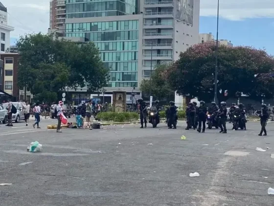 Incidentes con la Policía afuera del Monumental a media hora de que empiece el partido