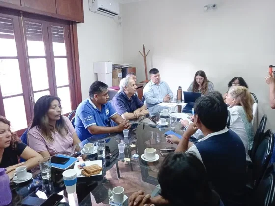 La CGT Salta intenta meterse en la puja salarial docente apadrinando un frente de gremios