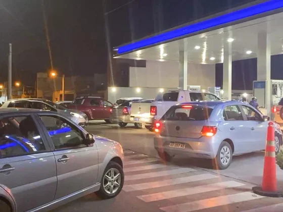 Largas filas para cargar nafta en Salta