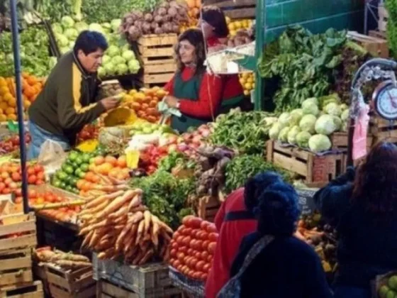 Salud Pública capacitará en manipulación segura de alimentos en un mercado de verduras