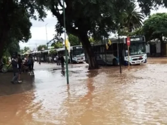 Inundaciones en Cerrillos y Santa Ana tras desbordamiento del Canal Oeste y el Río Ancho