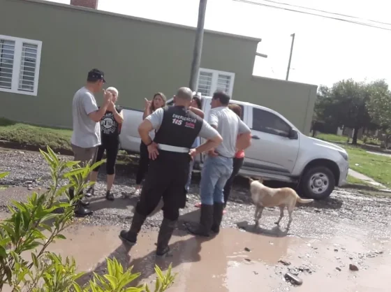 Asistieron a vecinos de B° Los Lapachos afectados por la lluvia