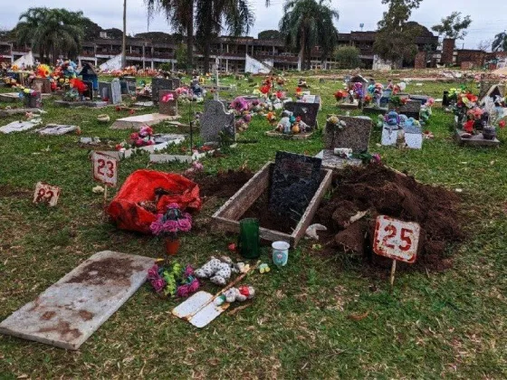 Fueron a exhumar los restos de una bebé y encontraron restos de un adulto