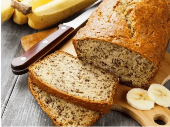 Esponjoso budín de banana sin huevos