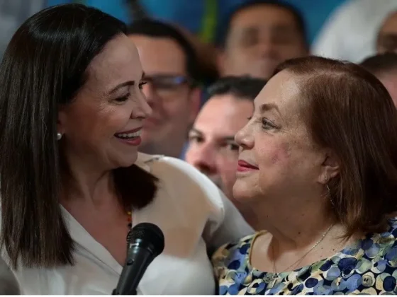 Maria Corina Machado (izquierda) y Corina Yoris (derecha)