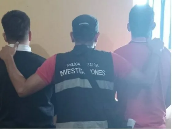 La policía detuvo a dos hombres vinculados en delitos contra la propiedad