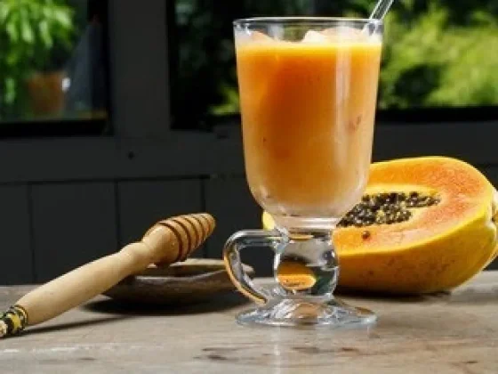 Estos son los beneficios del licuado de papaya y linaza